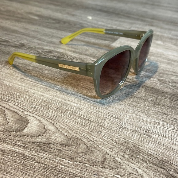 Vince Camuto Green Sunglasses NEW - Picture 1 of 4
